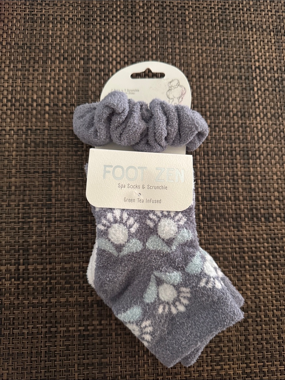 Foot Zen Women's Gray Floral Spa Socks with Matching Scrunchie